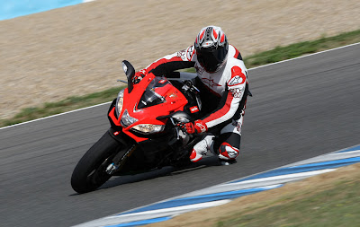 2011 Aprilia RSV4 Factory APRC SE Action