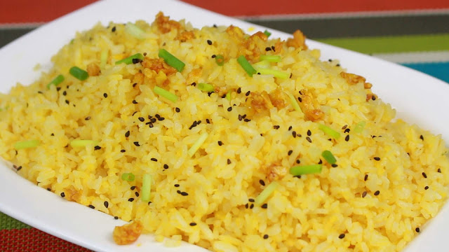 This is how to make Annatto Fried Rice with garlic (Yellow Rice) Filipino fried rice