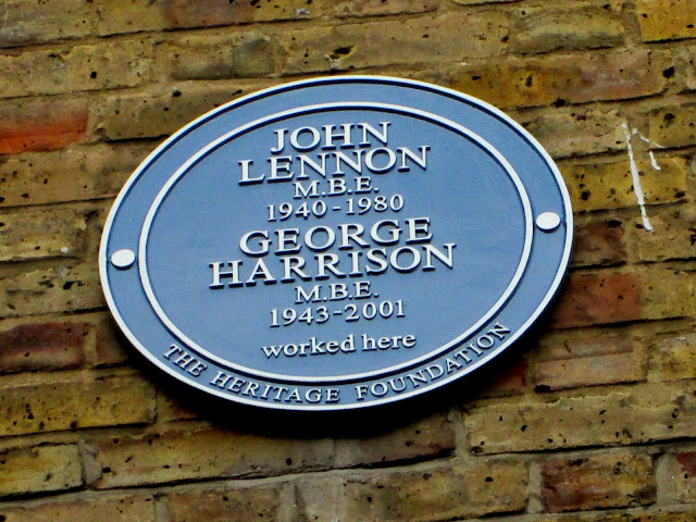 Resultado de imagen para John Lennon y George Harrison blue plaque
