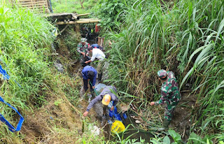 Satgas Citarum Sektor 1 Bersihkan Sampah di Sungai Layung Sari