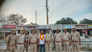 सिद्धार्थनगर - आपरेशन त्रिनेत्र : 16 सीसीटीवी कैमरें लगवाने पर समाजसेवी दुर्गेश गुप्ता का पुलिस अधिकारियों ने किया सम्मानित
