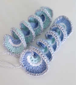 Looking for a quick and easy cute crochet Christmas decoration?  These crochet spirals are just the thing - click to find out more!