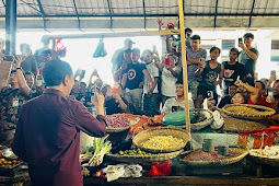 Masyarakat Kota Manado Antusias Sambut Kedatangan Jokowi