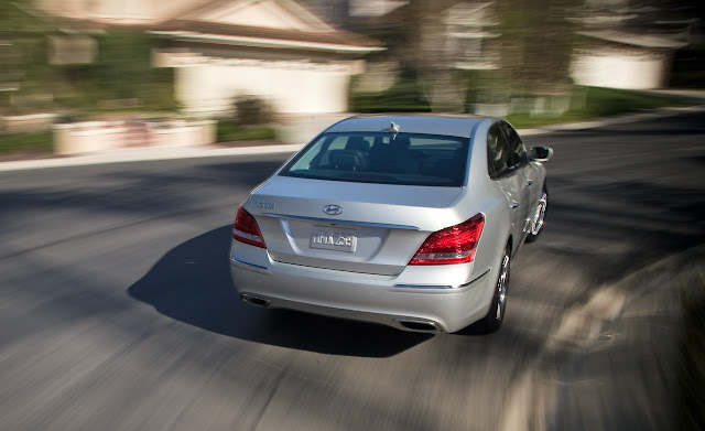 2011 Hyundai Equus Rear Action View