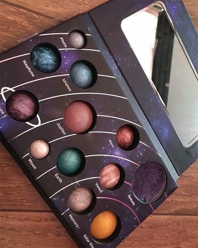 Palette for cosmic makeup. Would you like to put Neptune on your eyes?