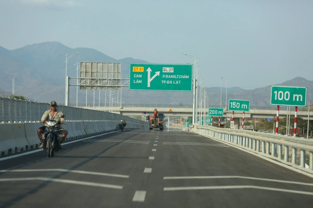 Hỉnh ảnh Cao tốc Cam Lâm - Vĩnh Hảo sắp hoàn thành trước ngày thông xe