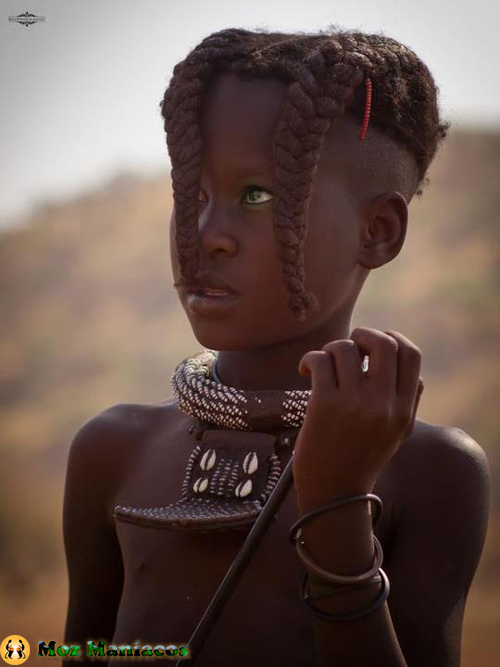 Menina do Povo Himba