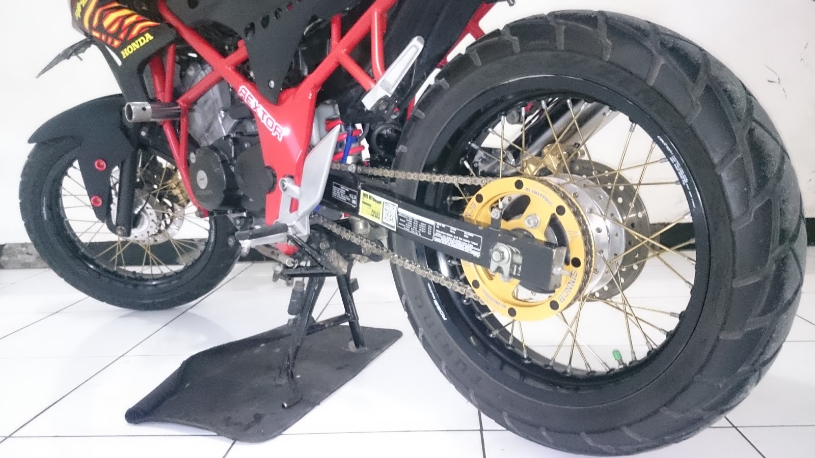 Modifikasi Honda CB150R Velg Jari Jari Terbaru 2017 Modifikasi