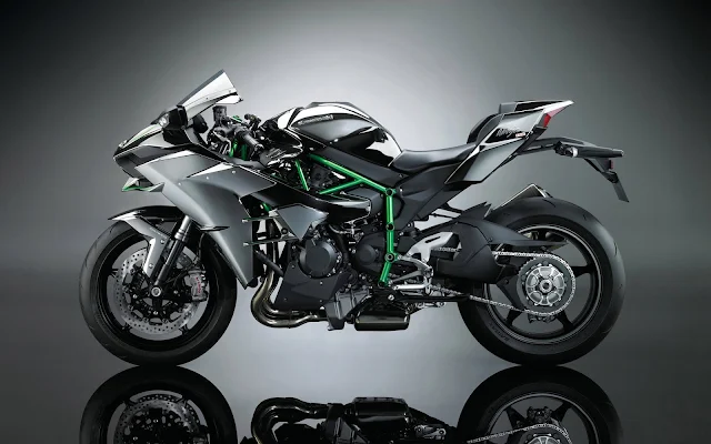 Free Kawasaki Ninja H2 Bike wallpaper. 