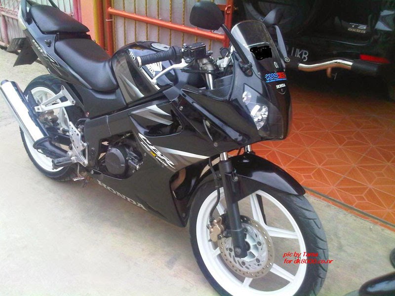 modifikasi honda cb 150 r warna hitam