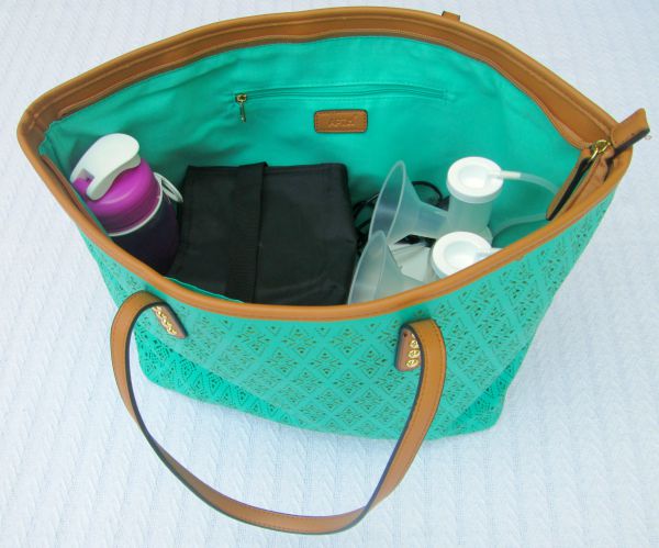 How to pack a perfectly packed pumping bag for moms who pump at work by LaurasPlans.com