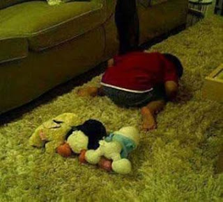 طفل (4 سنوات) فاتته الصلاة مع والده...أنظروا ماذا فعل !!!