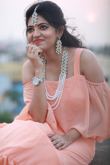 Athulya Ravi Hot Pic