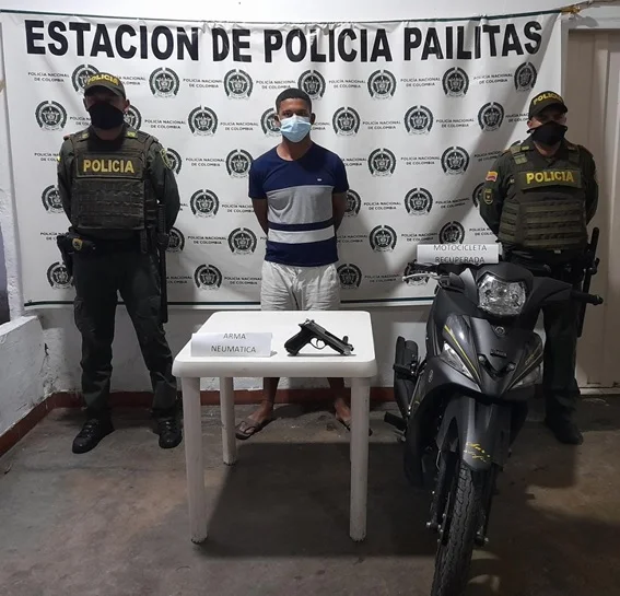 hoyennoticia.com, Con una pistola neumática se robó una moto