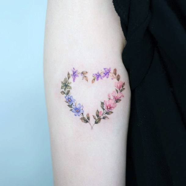 Tatuagens de guirlanda: 50 inspirações delicadas e elegantes