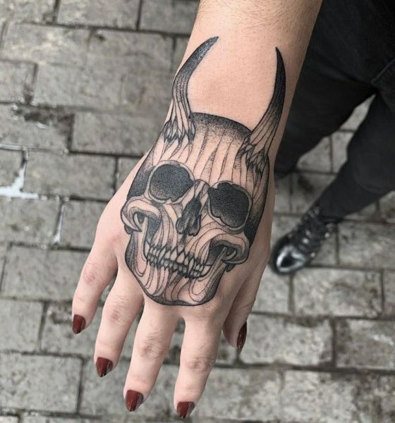Tatuagem gótica 30 ideias femininas