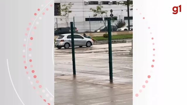 Mulher se pendura no capô de carro em movimento após flagrar suposta traição do marido em Fortaleza; vídeo