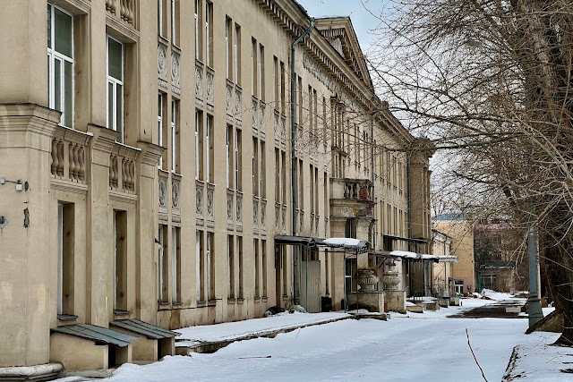 Павловская улица, бывшая Городская клиническая больница № 4, корпус 1953 года постройки