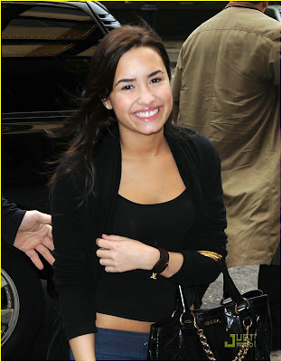 Demi Lovato Mediafire on Demi Lovato Sweatpants 07 Jpg