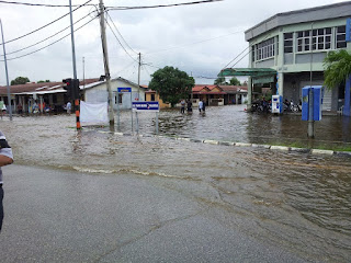 Banjir Besar Di Kemaman Terengganu 2012  Www.SeluasLautan.Com