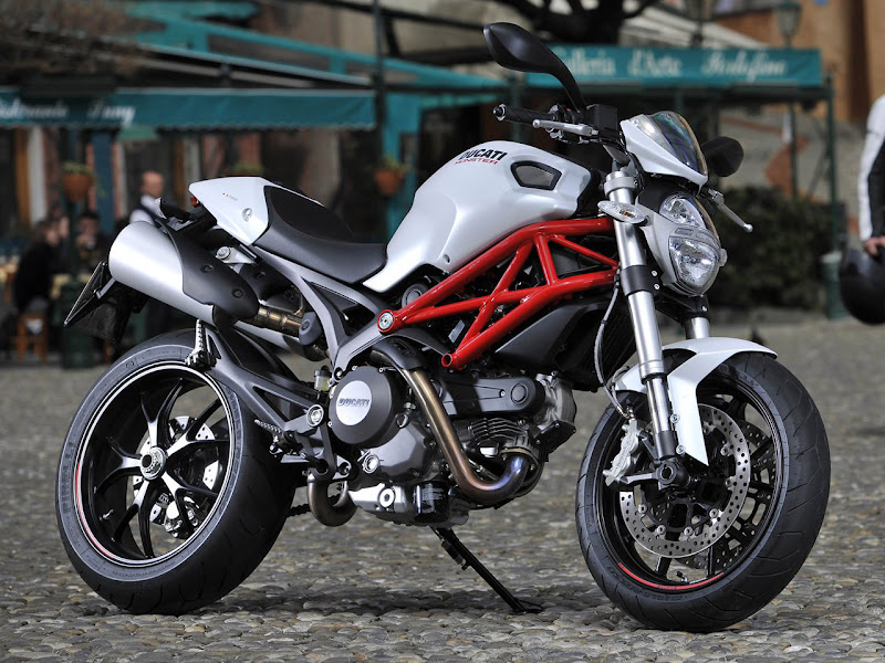 According to Ducati, the Monster 796 produces 87 hp at 8250 rpm and has 58 According to Ducati, the Monster 796 produces 87 hp at 8250 rpm and has 58