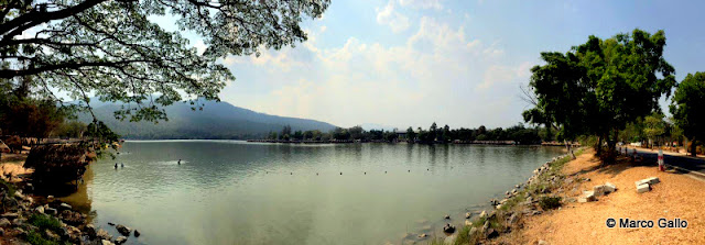 LAGO HUAY TUNG TAO LA PLAYA DE CHIANG MAI, TAILANDIA. VISITANDO A KING KONG