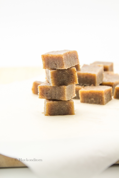 Tahini-Date Fudge