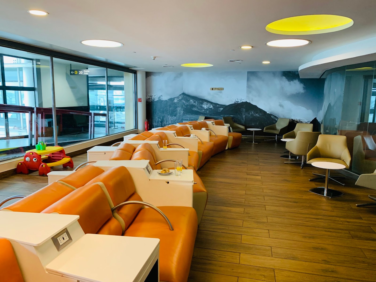 What Credit Cards that Give You Free Priority Pass Lounges Access? 2020