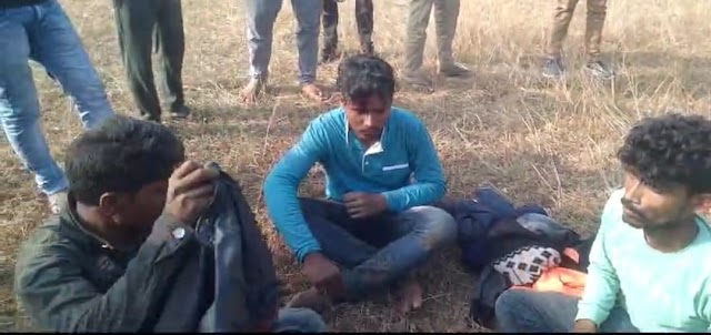 खबर पत्रवार्ता : जशपुर जिले में नहीं थम रही मवेशियों की तस्करी,मवेशियों से भरी पिकअप अनियंत्रित होकर पलटी,हादसे में 7 गौवंश की मौत,3 घायल,पिकअप चालक समेत 3 मवेशी तस्करों को ग्रामीणों ने पकड़ा