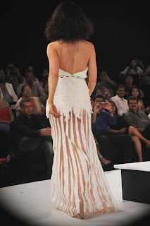 kangana ranaut milky huge back in rwalk galler unseen pics