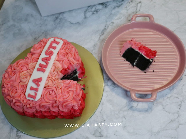 "Pretty in Pink" Kek warna pink berbentuk hati dari The Cakery