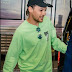 Louis llegando al aeropuerto de Londres con Eleanor (28.08)