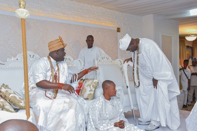 AARE GANI ADAMS PAYS HOMAGE TO OONI OGUNWUSI AS ODUDUWA FESTIVAL HOLDS IN ILE-IFE.