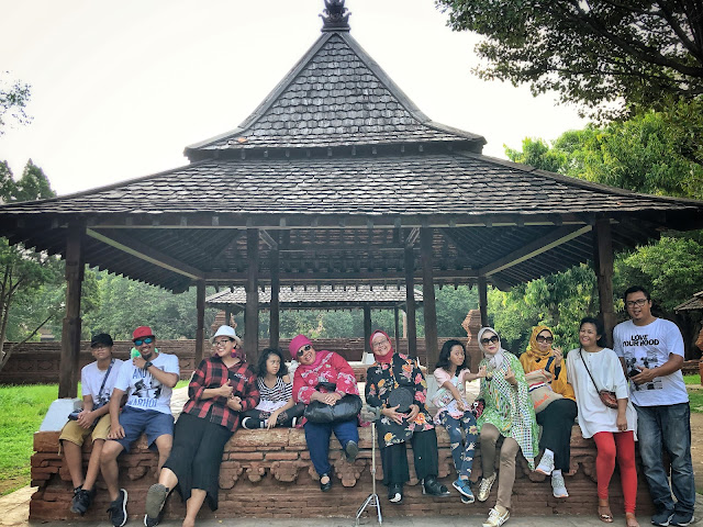 one of the pavilion in Kasepuhan palace