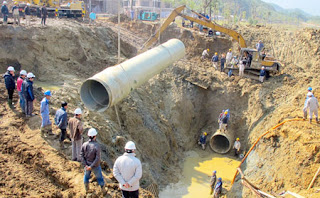 Vỡ đường ống nước sông đà