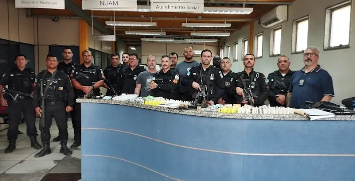 Polícia prende três homens por tráfico de drogas em São José de Ubá