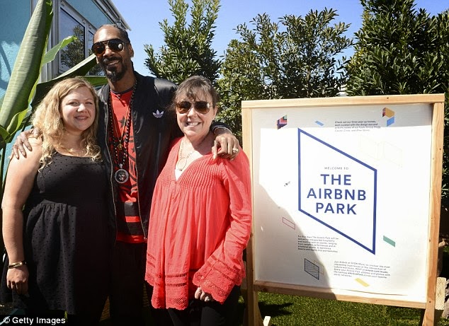 Snoop Lion shows off pop up home he designed at music festival 
