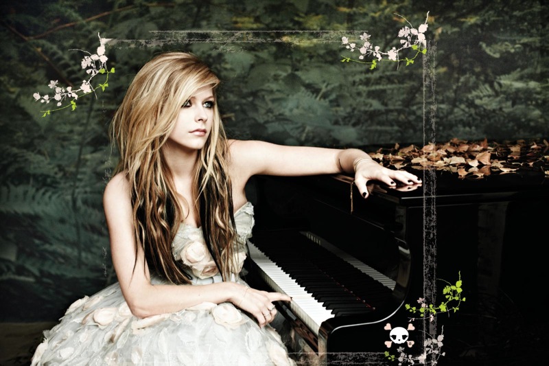 Avrillavigne 2010goodbyelullabyalbumcover 41tc