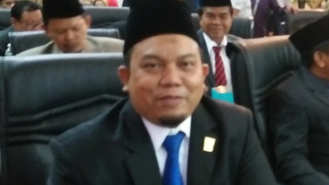 Foto: Ketua Fraksi PKS DPRD Kota Padang, Muharlion.