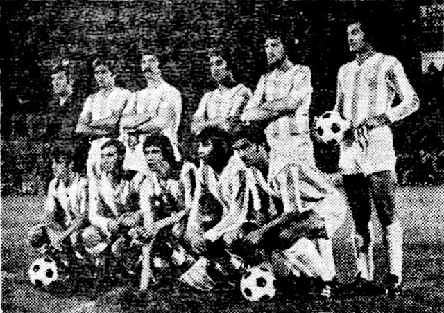 📸REAL VALLADOLID DEPORTIVO 📆28 agosto 1974 ⬆️Llacer, Salvi, Docal II, Merino, Puig Viñeta, Leguizamón. ⬇️Landáburu, Lizarralde, Álvarez, Santos y Amarillo. REAL VALLADOLID DEPORTIVO 0 🆚 VITÓRIA F. C. SETÚBAL 0. Desempate a penaltis: REAL VALLADOLID DEPORTIVO 6 🆚 VITÓRIA FC SETÚBAL 5 Miércoles 28/08/1974, 23:00 horas. III Trofeo Ciudad de Valladolid, semifinal. Valladolid, estadio José Zorrilla. GOLES: ⚽No hubo. PENALTIS: ⚽0-1: Matine, gol. ⚽1-1: Llacer, gol. ⚽1-2: Duda, gol. ⚽2-2: Lizarralde, gol. ⚽2-3: Jacinto João, gol. ⚽3-3: Astrain, gol. ❌3-3: Cámpora, para Llacer. ❌3-3: Amarillo, para Joaquín Torres. ⚽4-3: Octavio, gol. ⚽4-4: Calandria, gol. ⚽5-4: Leguizamón, gol. ⚽5-5: Juan Cardoso, gol. ⚽6-5: Santos, gol. ❌6-5: Rebelo, lanza alto.