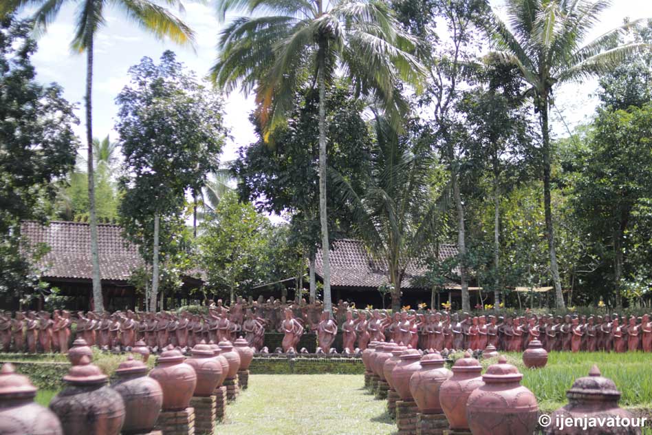 1000 Gandrung Terracota Park