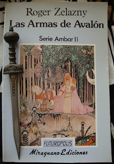 Portada del libro Las armas de Avalon, de Roger Zelazny