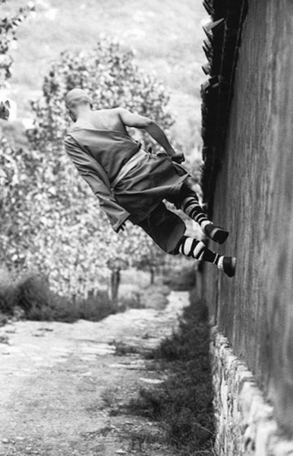 18 Pictures of Shaolin Monks Training