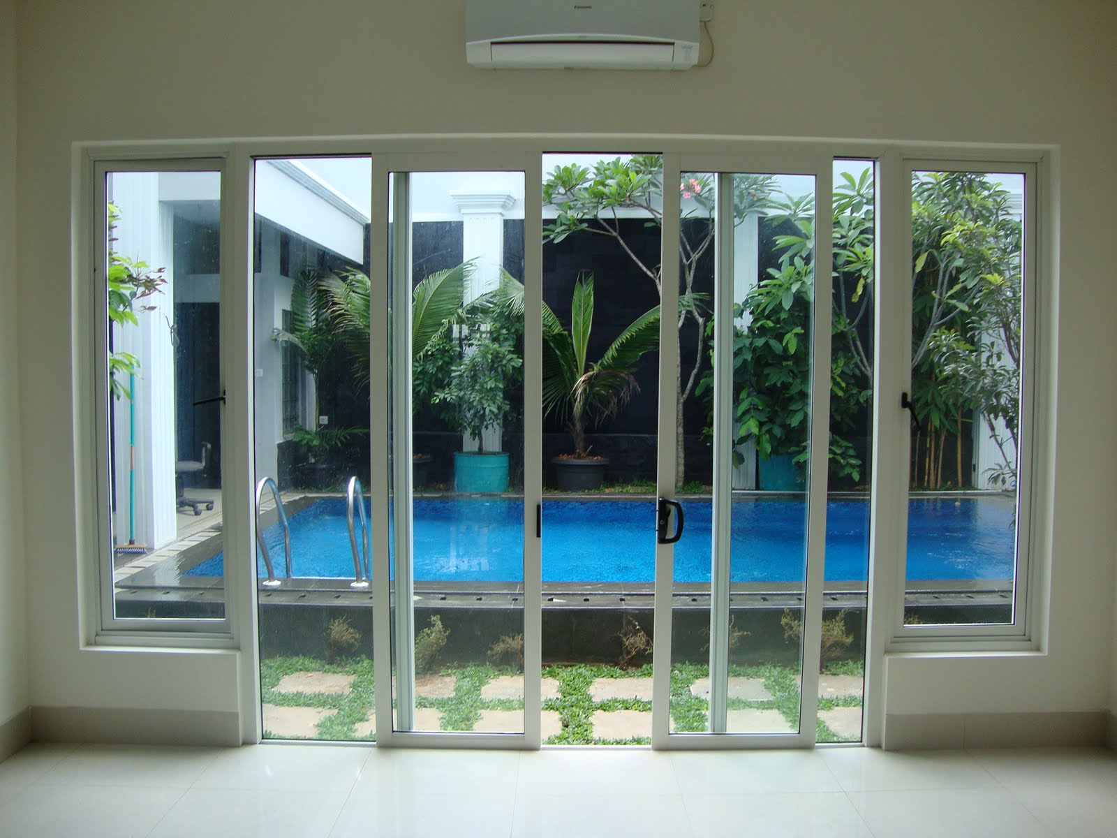 Contoh Pintu  Rumah dari Kaca  2021 Rumah Minimalis 