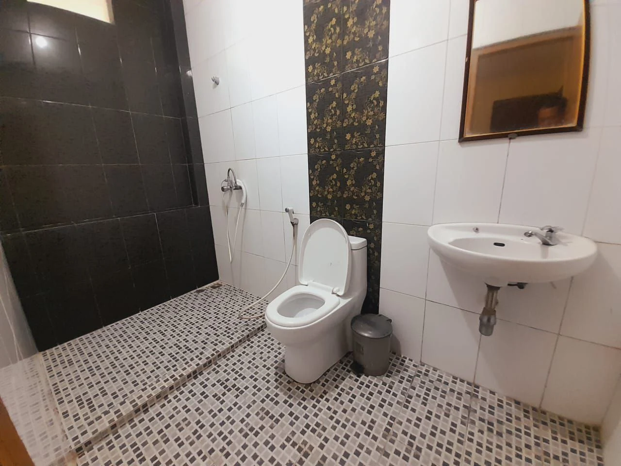 VP(20) Villa Phoenix Kamar Mandi WC Toilet