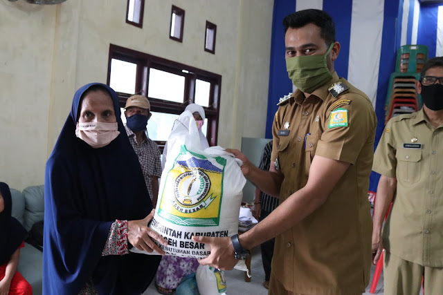 Dinsos Aceh Besar Salurkan 17,324 Paket Sembako ke Warga Terdampak COVID-19