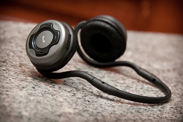 So, how do you really pair bluetooth headphones to your smartphones?