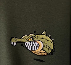Camiseta-diseño-cocodrilo-tono-verde-militar-Tikismikis