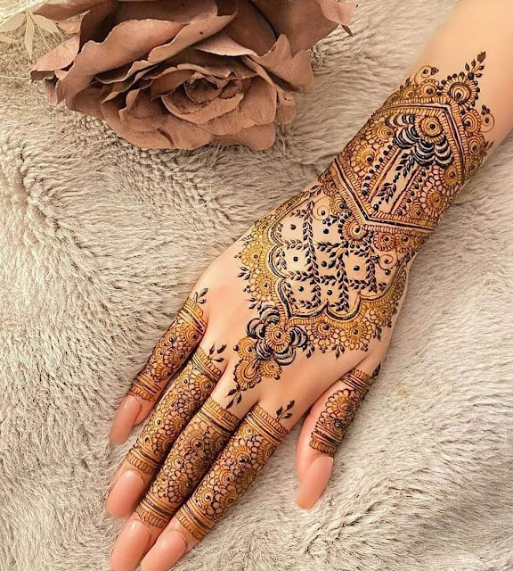 Elegant traditional Mehndi Designs for Front & Back hand