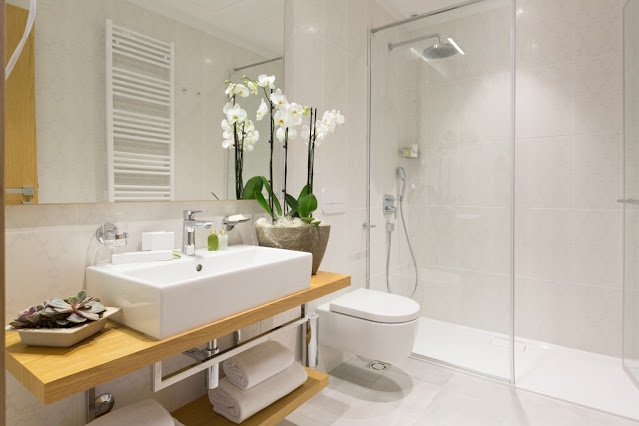 Luxury on a Budget: 7 High-End Bathroom Renovation Hacks